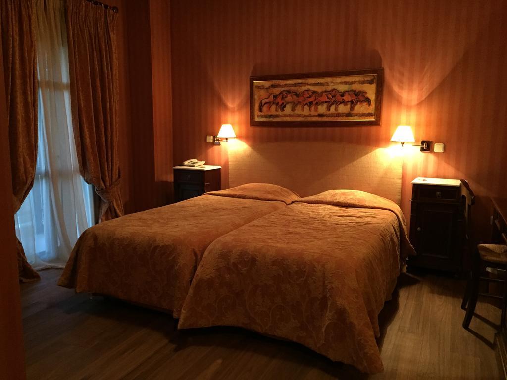 Rocabella Hellinikon Country Hotel Rum bild