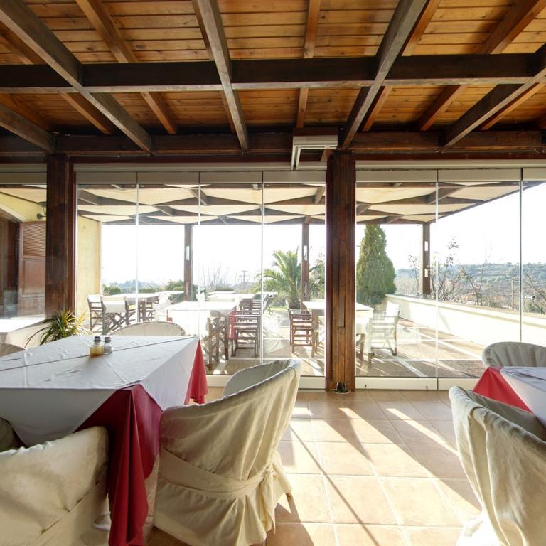 Rocabella Hellinikon Country Hotel Rum bild